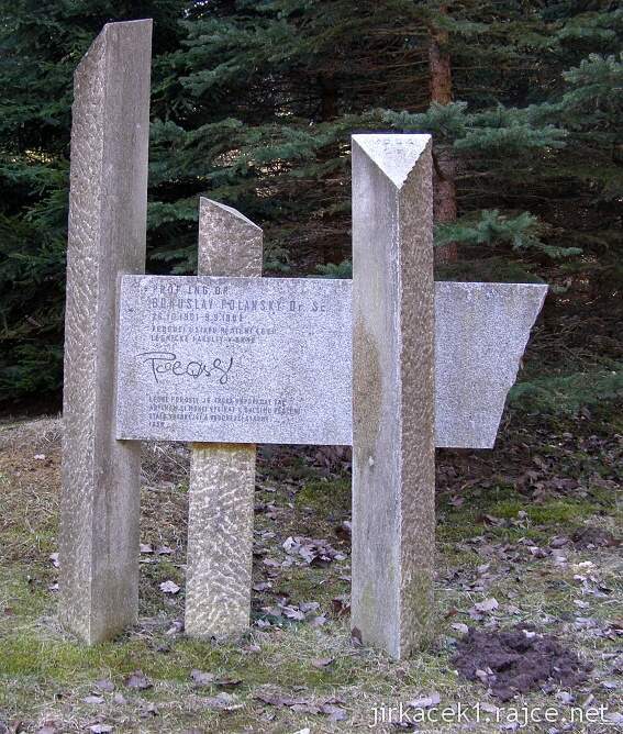 Bílovice nad Svitavou - památník Bohuslava Polanského
