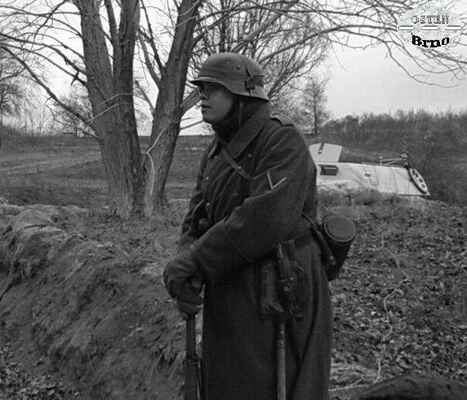 Příslušník 72.Grenadier Regimentu. Okolí Bicske, Maďarsko 1945
