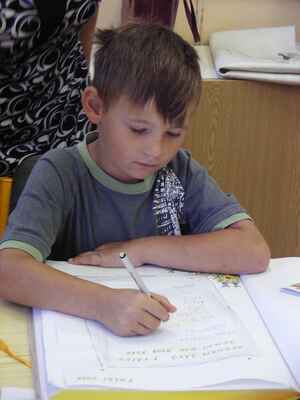 První školní den / 2009-2010 - podpis do kroniky Boršic